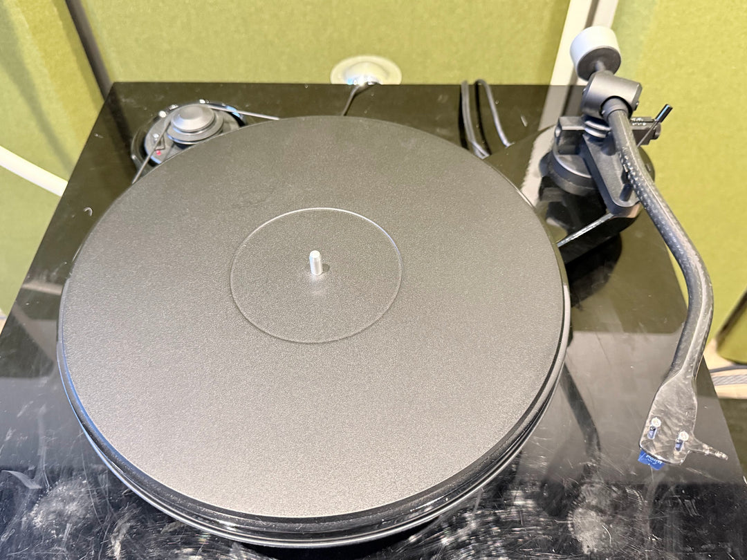 Pro-ject RPM 3 Carbon Turntable Record Player with Blue Point Cartridge VERY GOOD