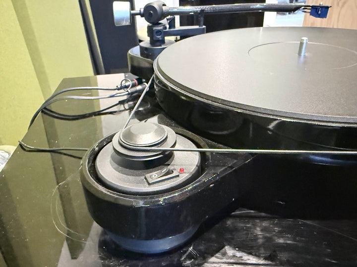 Pro-ject RPM 3 Carbon Turntable Record Player with Blue Point Cartridge VERY GOOD