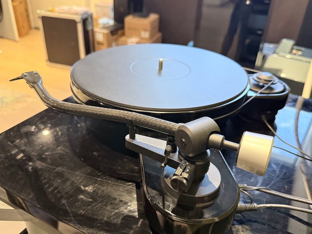 Pro-ject RPM 3 Carbon Turntable Record Player with Blue Point Cartridge VERY GOOD