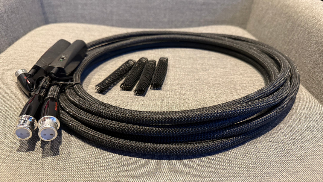 Audioquest Wind XLR 2.5M Interconnect Cables EXCELLENT – 3mA Audioquest Wind XLR 2.5M Interconnect Cables EXCELLENT – 3mA