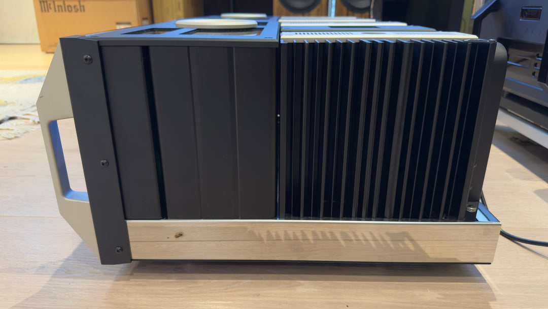 McIntosh MC1.25KW 1-Channel Solid State Amplifier Monoblock Pair with Boxes MINT