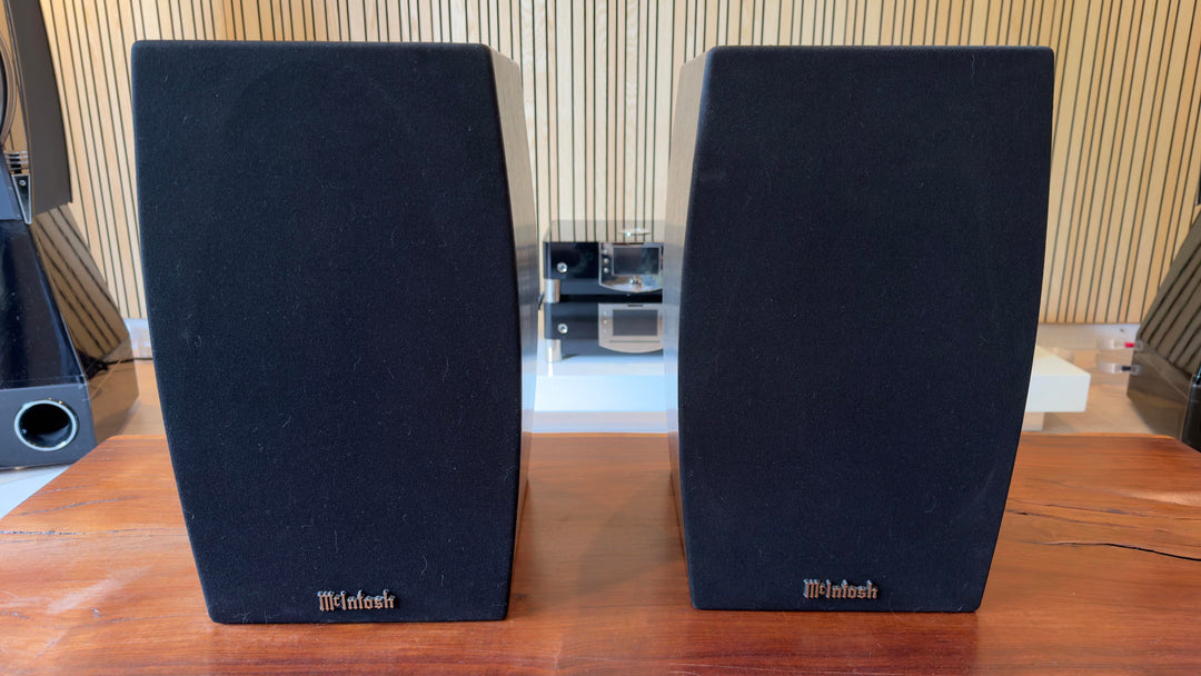 McIntosh LS320 Bookshelf Speakers in Black No Box EXCELLENT