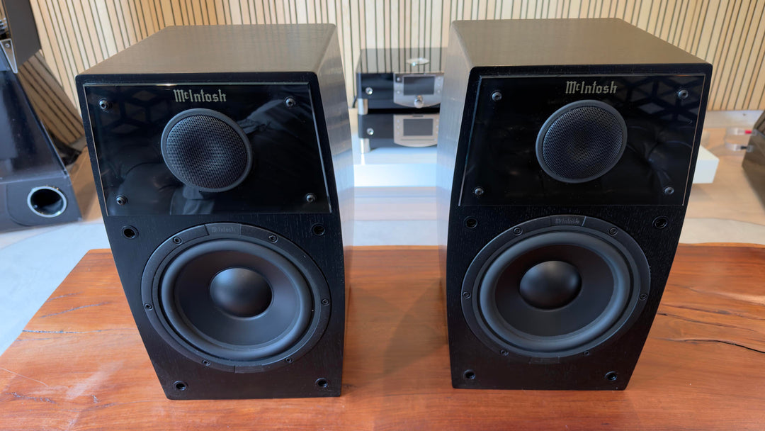 McIntosh LS320 Bookshelf Speakers in Black No Box EXCELLENT
