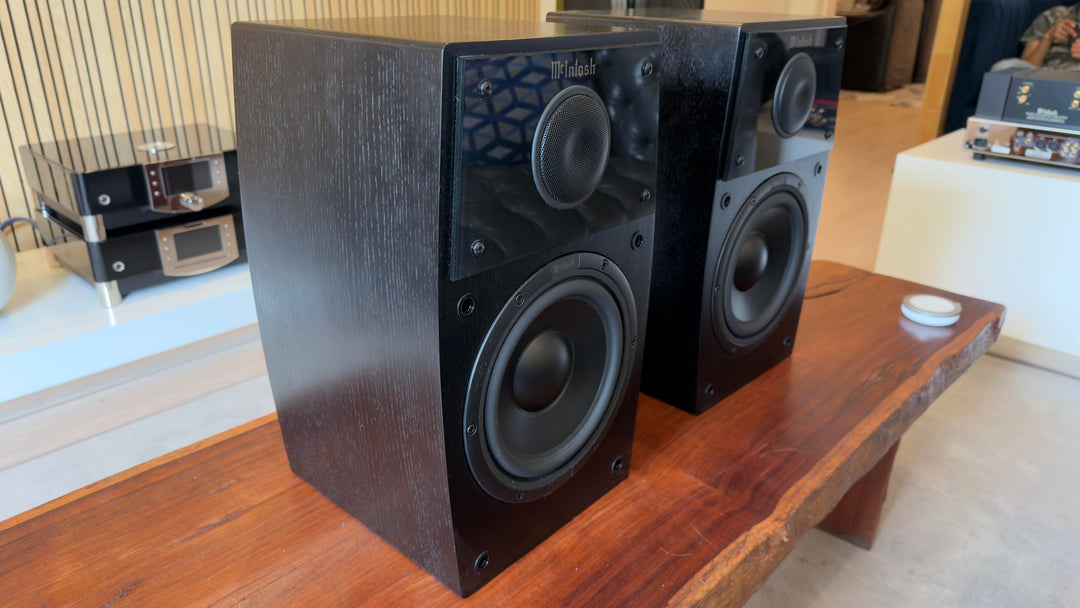 McIntosh LS320 Bookshelf Speakers in Black No Box EXCELLENT