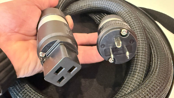 Shunyata Research Alpha NR 20A 20 Amp C19 2M Power Cable w Case EXCELLENT