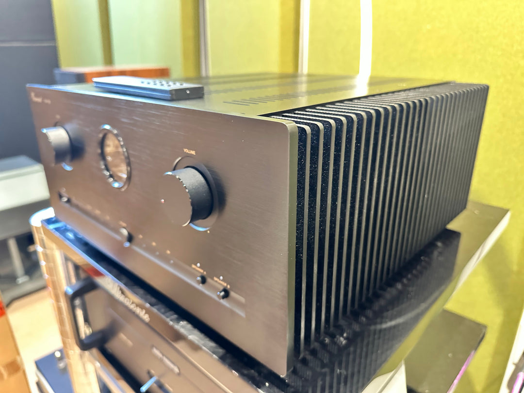 Vincent SV700 Integrated Amplifier in Black w Remote & Box EXCELLENT