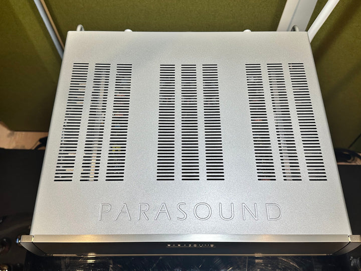 Parasound Halo A23+ Stereo Amplifier in Silver w Box EXCELLENT
