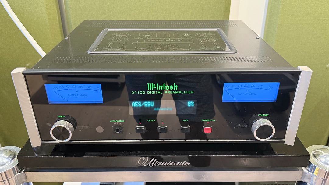 McIntosh D1100 DAC Digital Preamplifier w Box VERY GOOD