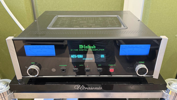 McIntosh D1100 DAC Digital Preamplifier w Box VERY GOOD