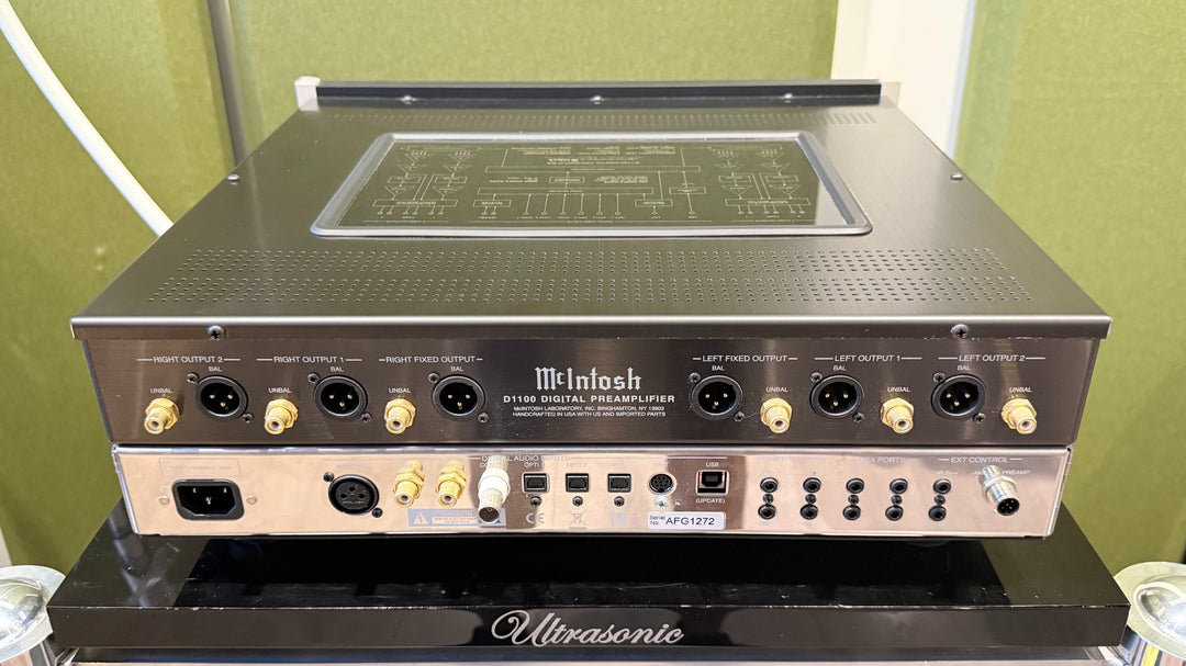 McIntosh D1100 DAC Digital Preamplifier w Box VERY GOOD