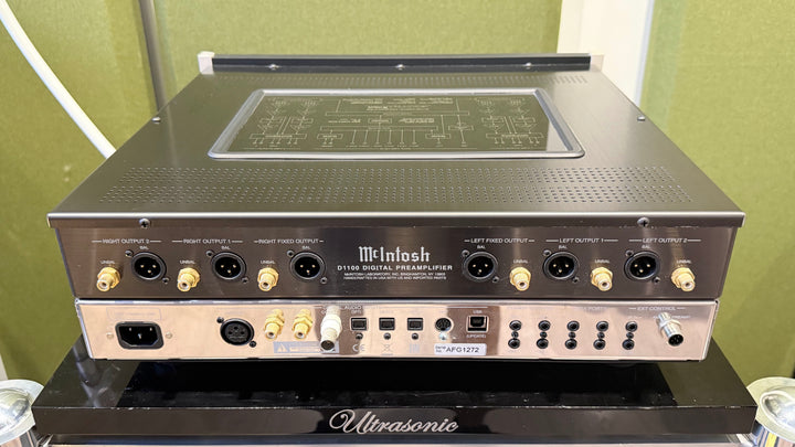 McIntosh D1100 DAC Digital Preamplifier w Box VERY GOOD