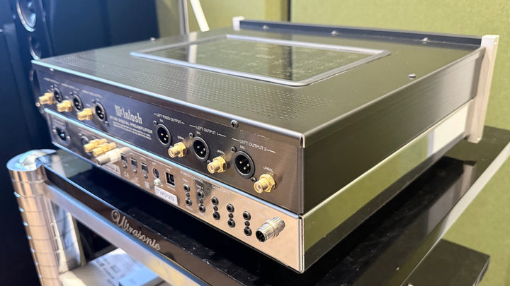 McIntosh D1100 DAC Digital Preamplifier w Box VERY GOOD