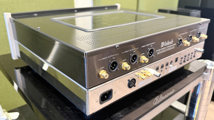 McIntosh D1100 DAC Digital Preamplifier w Box VERY GOOD