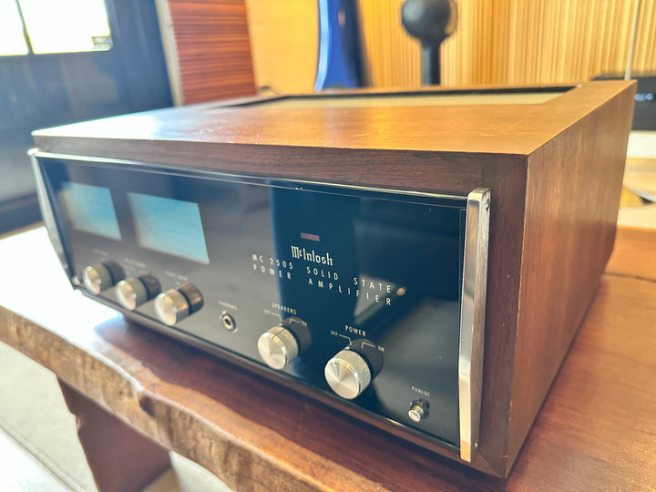 McIntosh MC-2505 Stereo Solid-State Power Amplifier w Wooden Cabinet VERY GOOD
