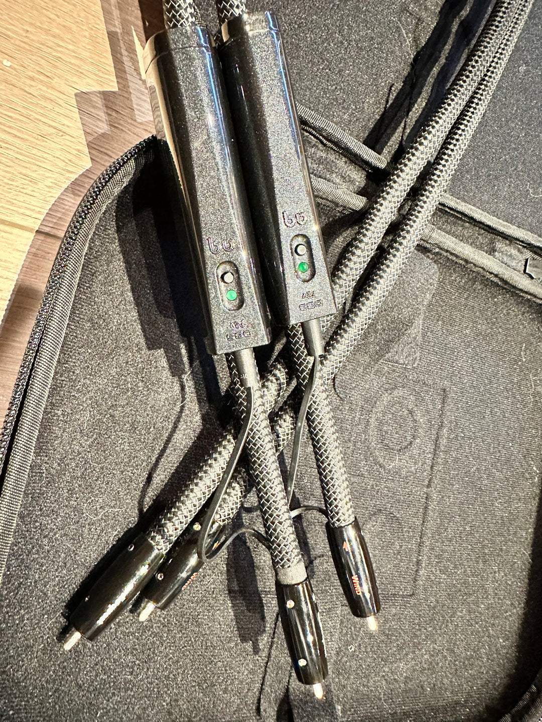 AudioQuest Wind RCA Interconnects 1M w Case EXCELLENT