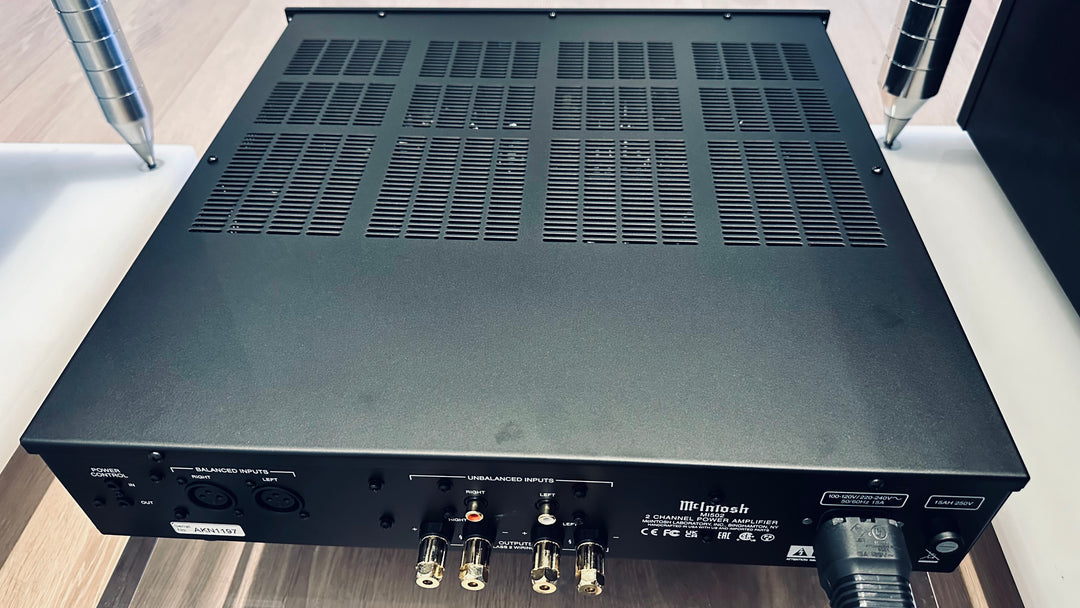 McIntosh MI502 Power 2 Channel Digital Amplifier MINT