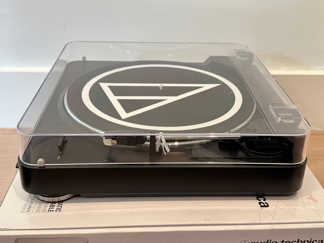 Audio-Technica AT-LP60BK Audio Technica Turntable Record Player EXCELLENT