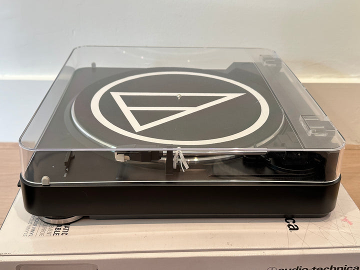 Audio-Technica AT-LP60BK Audio Technica Turntable Record Player EXCELLENT