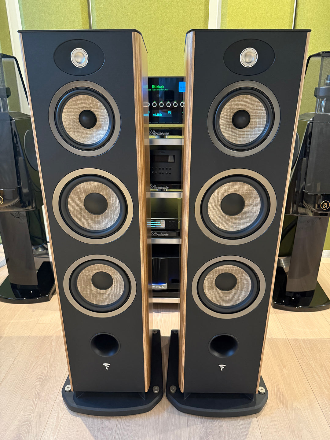 Focal Aria 948 in Prime Walnut EXCELLENT