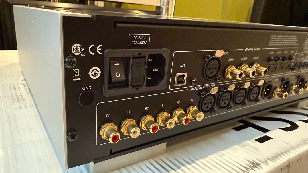 Classe Audio CP-800 DAC Preamplifier Processor in Silver EXCELLENT
