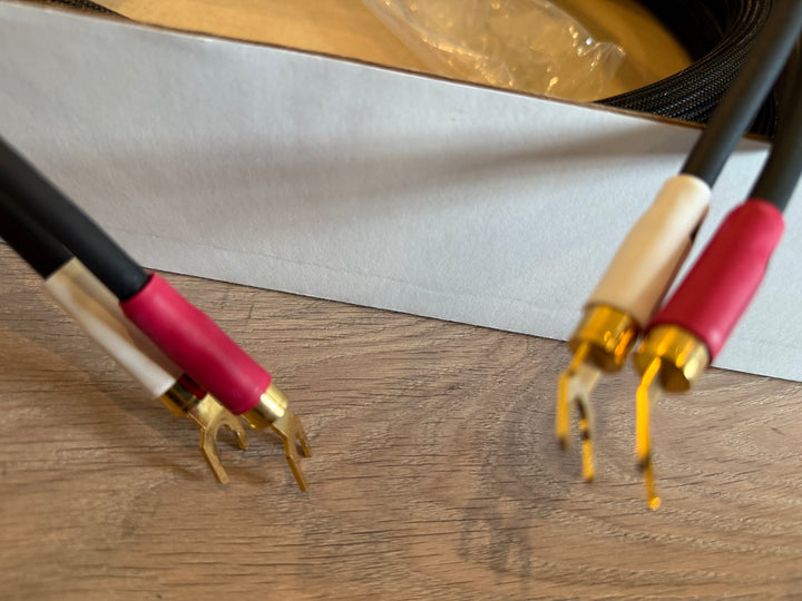 Shunyata Research E-tron Python Speaker Cables Pair with Gold Spade Connectors  3M Serial 4714 & 4715 MINT