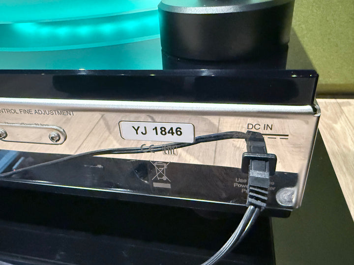 McIntosh MT10 MT-10 Precision Turntable Moving Coil Cartridge, Cover, & Original Box EXCELLENT