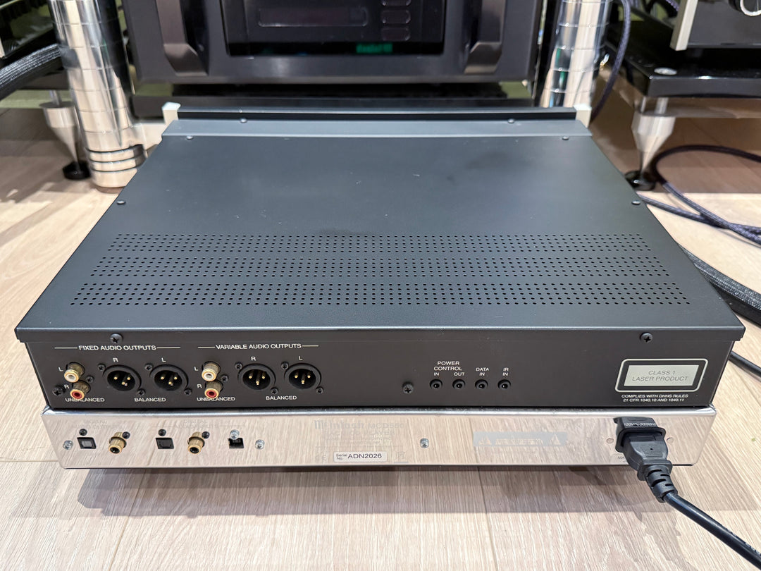 McIntosh MCD550 SACD / CD Player EXCELLENT