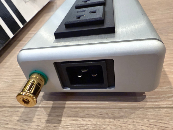 Nordost Q Base Mark II AC Distribution Unit 20 Amp w Box EXCELLENT