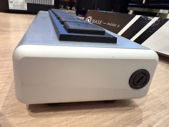 Nordost Q Base Mark II AC Distribution Unit 20 Amp w Box EXCELLENT