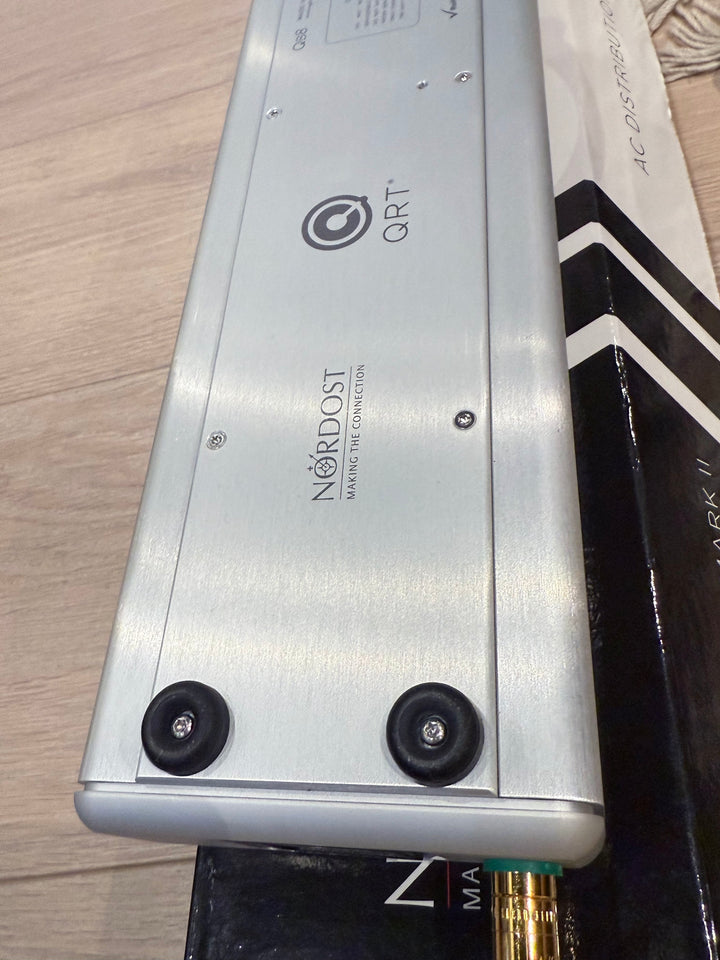 Nordost Q Base Mark II AC Distribution Unit 20 Amp w Box EXCELLENT