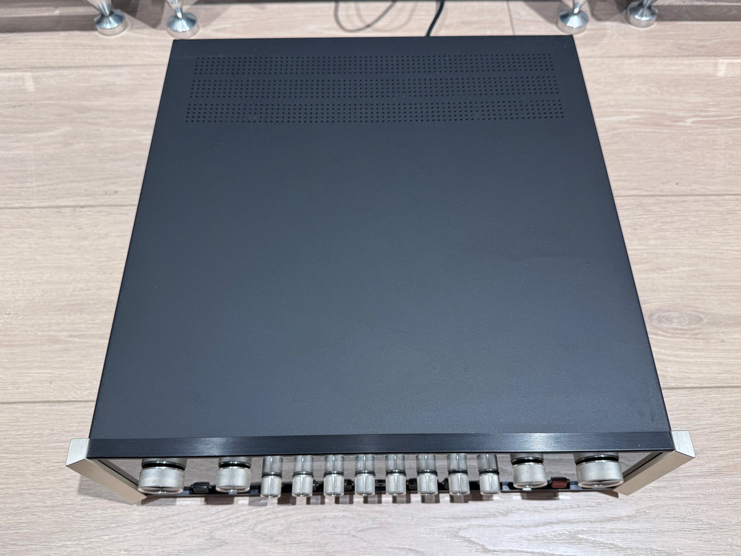 McIntosh C46 2-Channel Solid State Audio Control Center 220V EXCELLENT