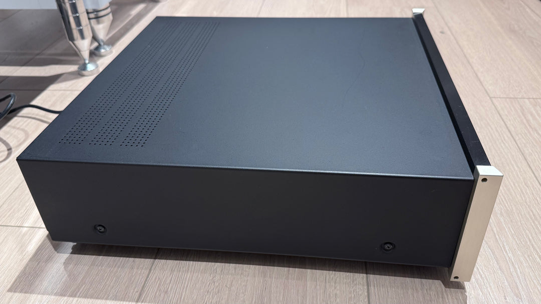 McIntosh C46 2-Channel Solid State Audio Control Center 220V EXCELLENT