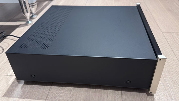 McIntosh C46 2-Channel Solid State Audio Control Center 220V EXCELLENT