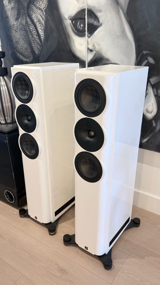 Perlisten S5T Tower Speakers in White MINT