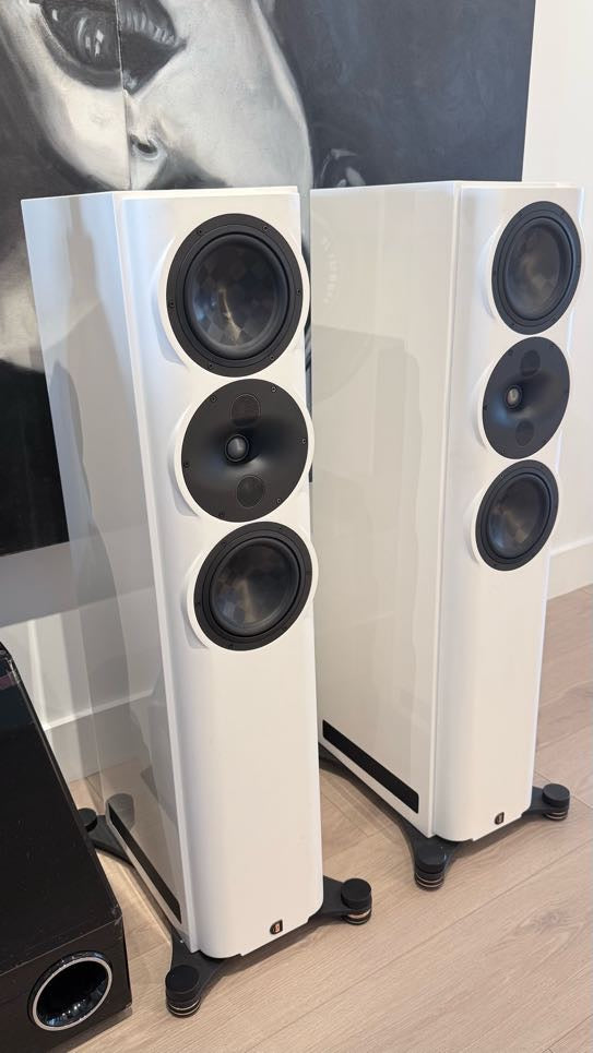 Perlisten S5T Tower Speakers in White MINT