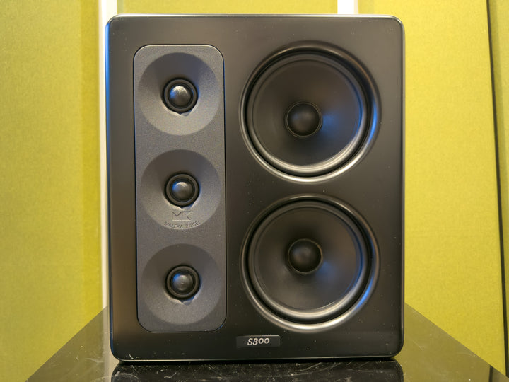 Miller & Kreisel S300 Right/C Surround Speaker in Black with Box Serial 144401579 EXCELLENT
