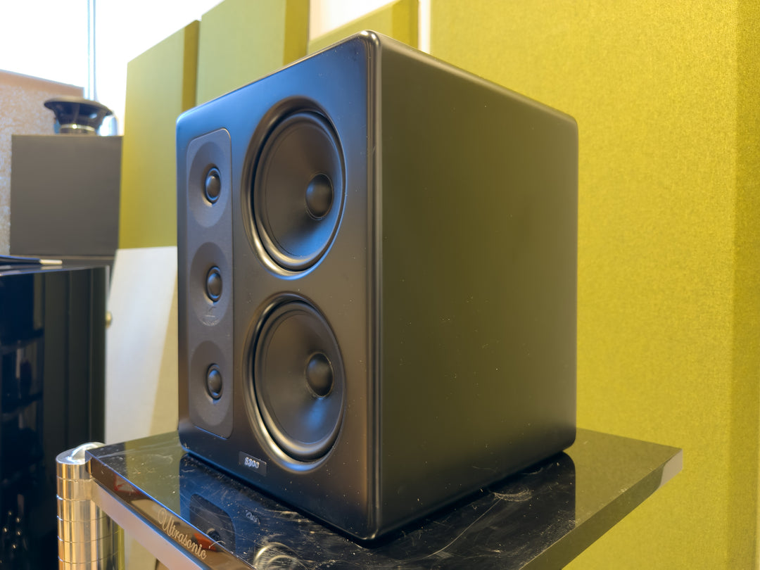 Miller & Kreisel S300 Right/C Surround Speaker in Black with Box Serial 144401579 EXCELLENT
