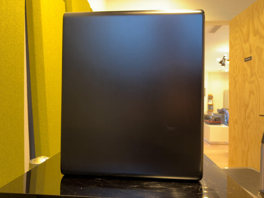 Miller & Kreisel S300 Right/C Surround Speaker in Black with Box Serial 144401579 EXCELLENT