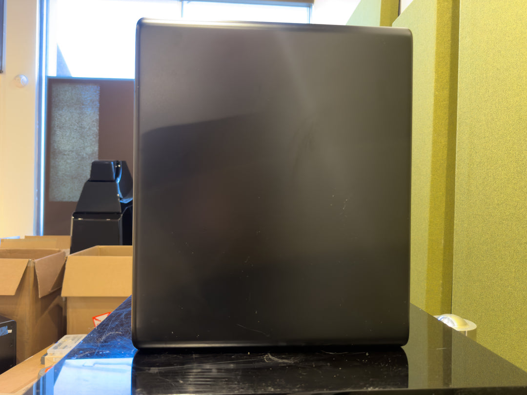 Miller & Kreisel S300 Right/C Surround Speaker in Black with Box Serial 144401579 EXCELLENT