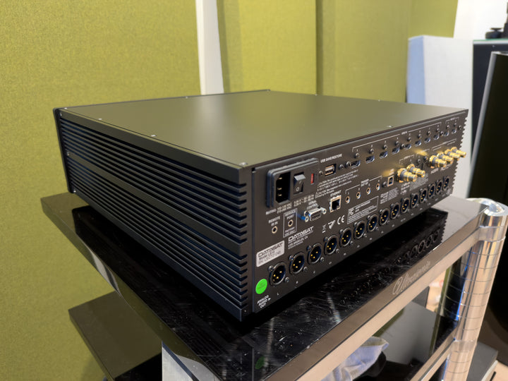 Datasat LS10 AV Processor with Remote & Box EXCELLENT