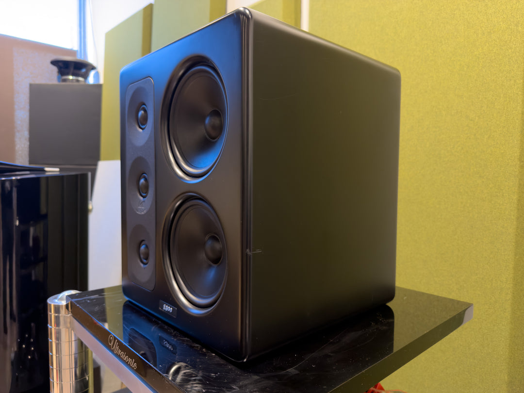 Miller & Kreisel S300 Right/C Surround Speaker in Black with Box Serial 144401561 EXCELLENT