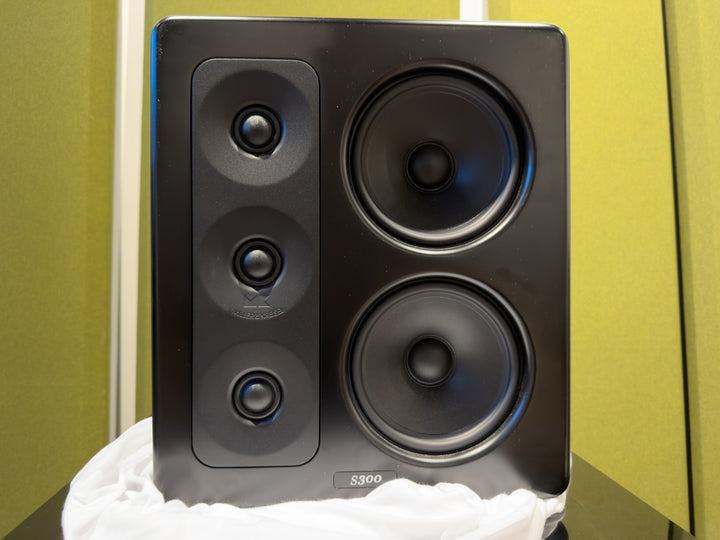 Miller & Kreisel S300 Right/C Surround Speaker in Black with Box Serial 171101911 EXCELLENT