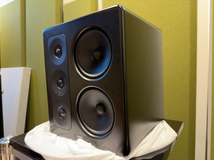 Miller & Kreisel S300 Right/C Surround Speaker in Black with Box Serial 171101911 EXCELLENT