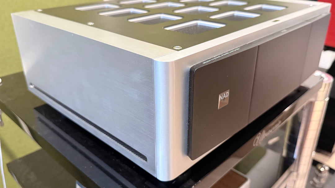 NAD Masters M27 7-Channel Surround Power Amplifier in Black & Silver SN347 EXCELLENT