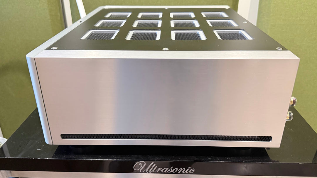 NAD Masters M27 7-Channel Surround Power Amplifier in Black & Silver SN347 EXCELLENT