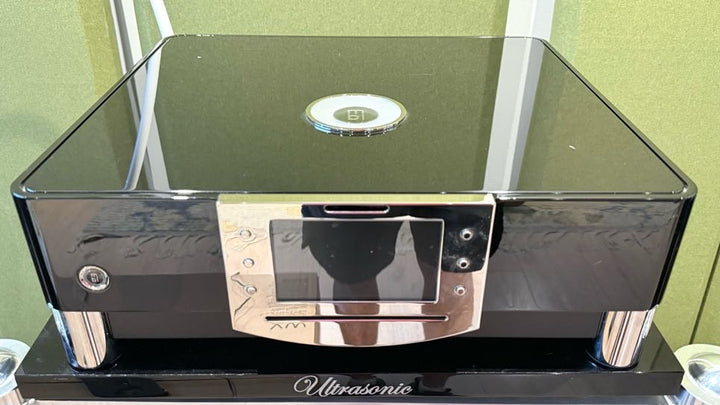 MBL Noble N31 CD Player DAC in Gloss Black w Box & Scratch VERY GOOD