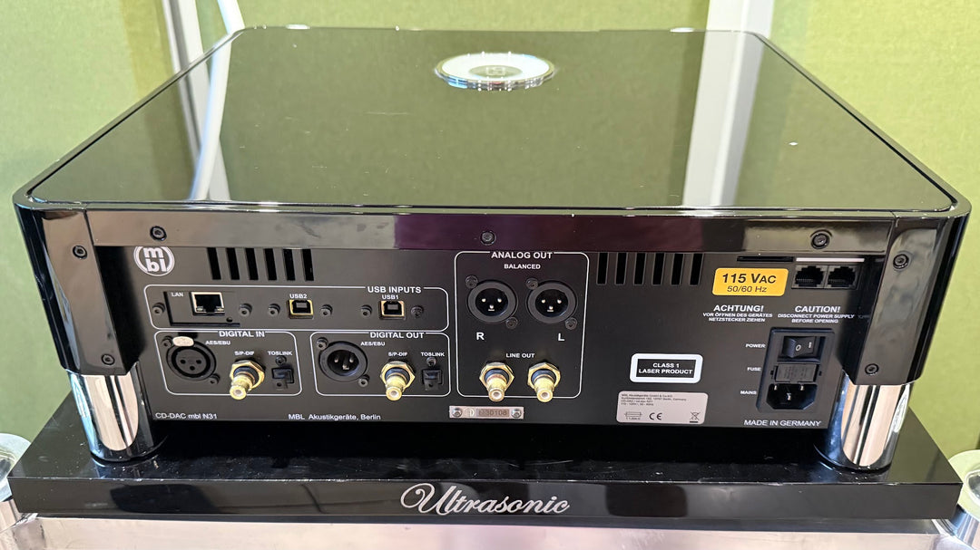 MBL Noble N31 CD Player DAC in Gloss Black w Box & Scratch VERY GOOD