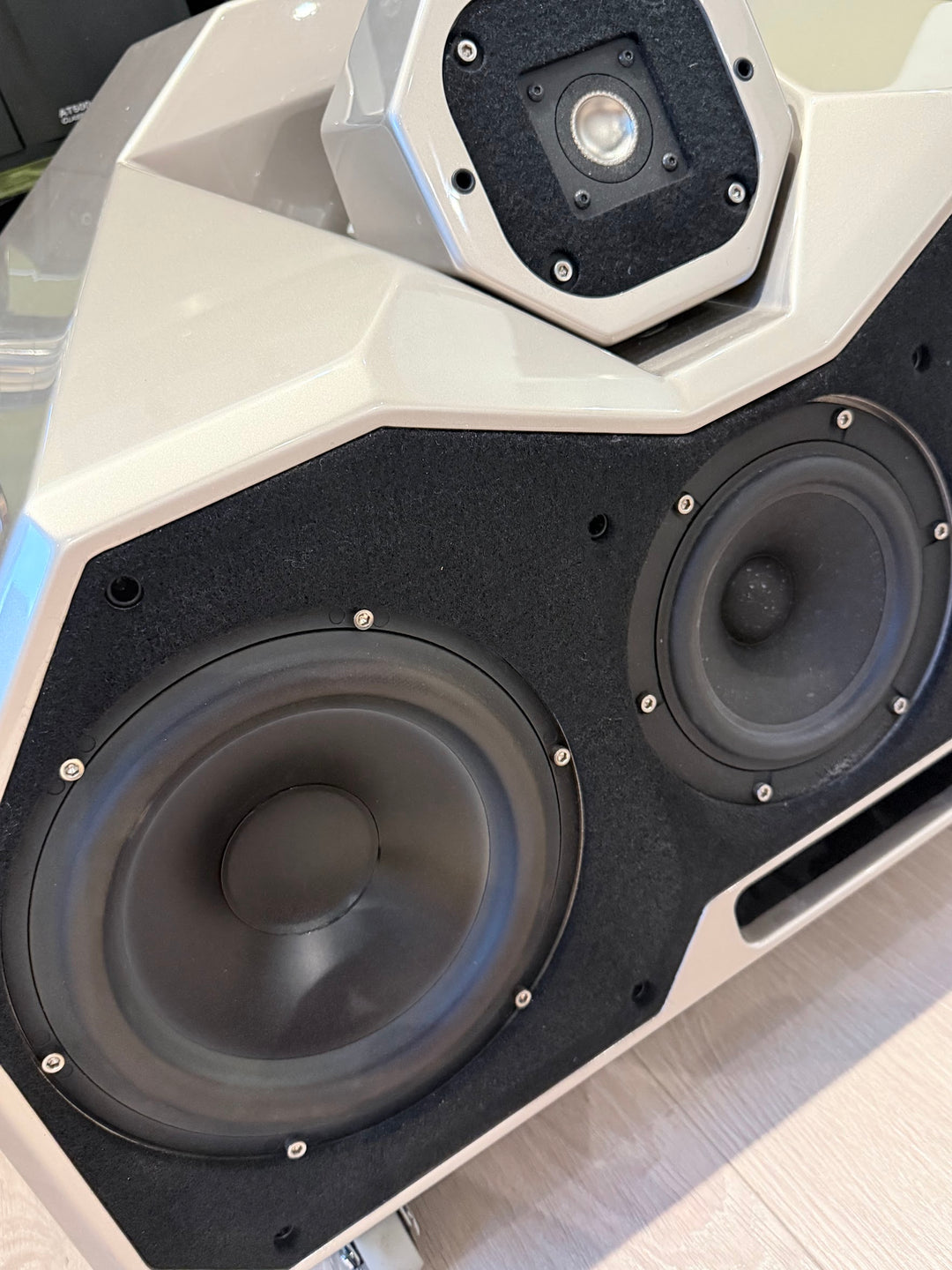 Wilson Audio Mezzo Center Channel Speaker in Eldorado Gold / Parchment w Custom Crate EXCELLENT